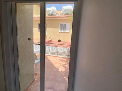 Apartment_02_balconydoor